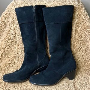 Dansko tall cuffed black sueded leather boots. Women’s 11/42